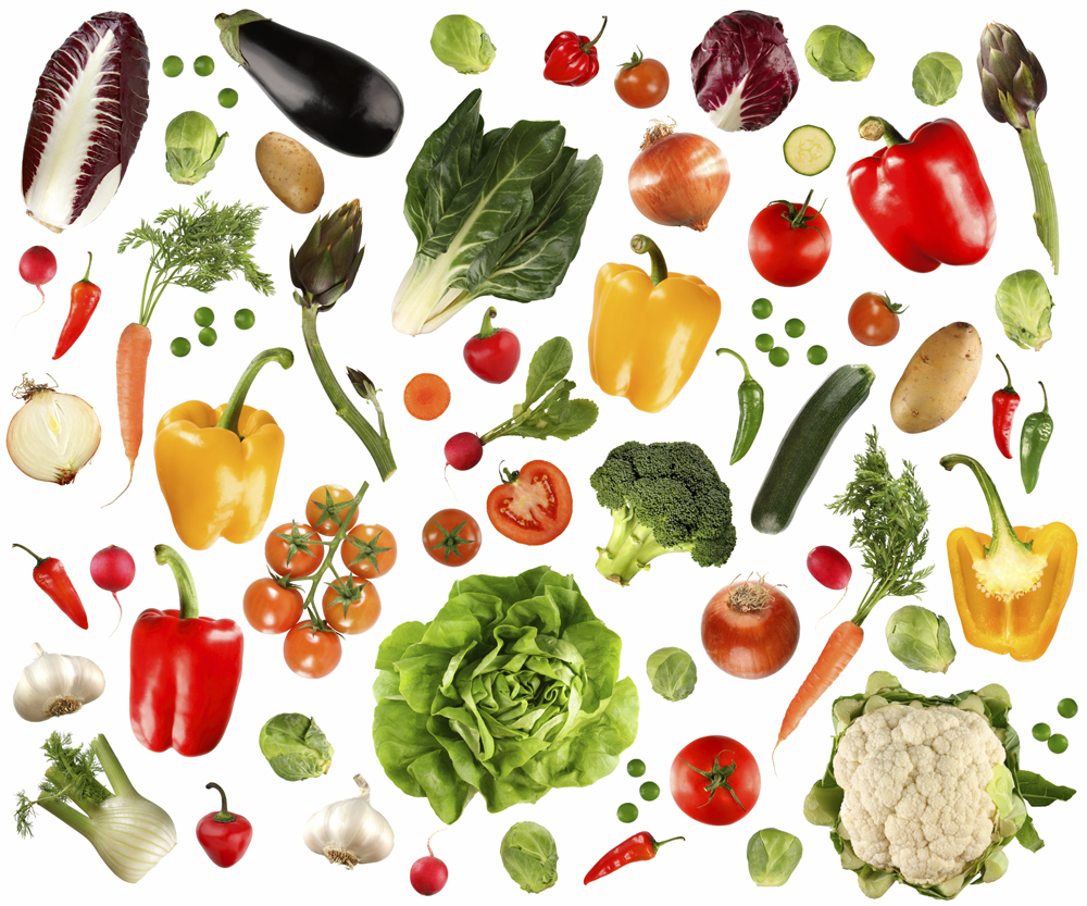 Equipo de Guiver Fruits seleccionando producto en la subasta diaria de frutas y verduras en España